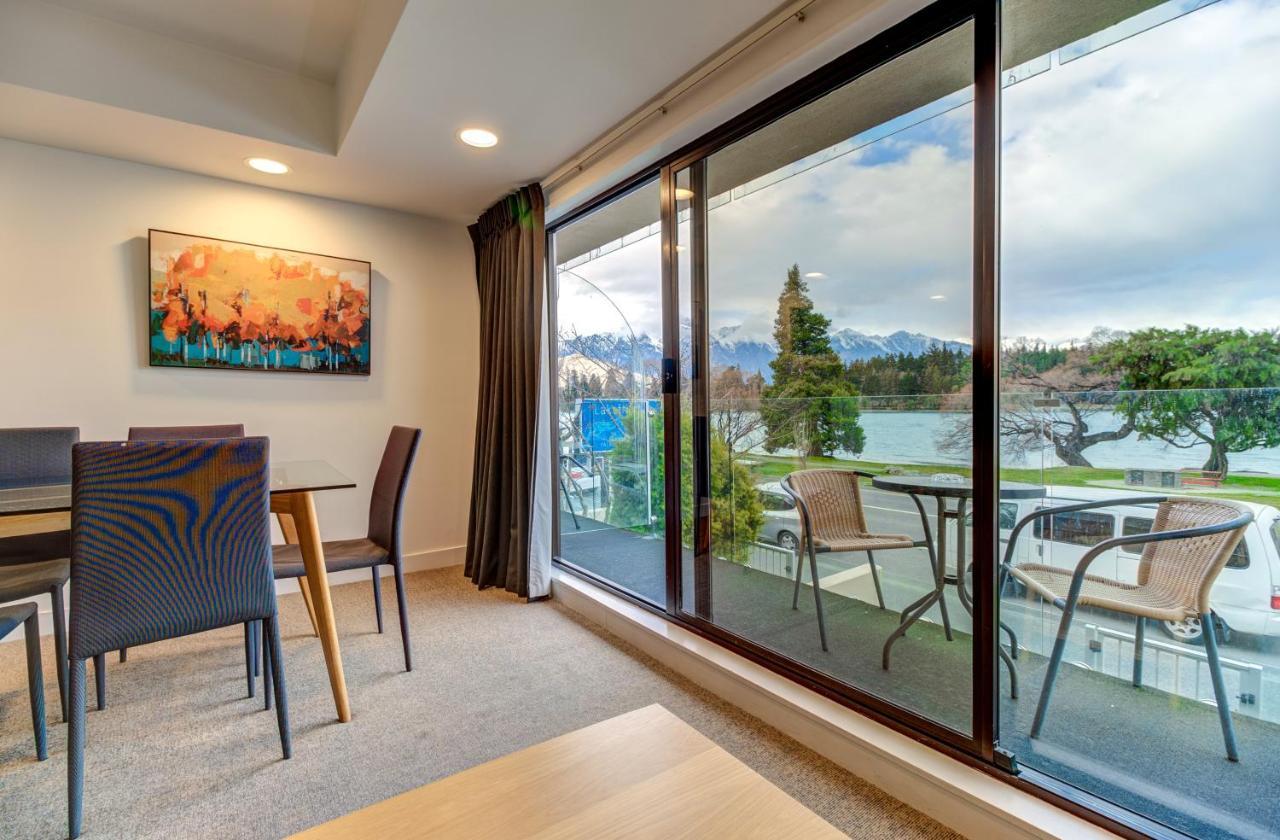 Lakefront Apartments,18 Esplanade Road 4*