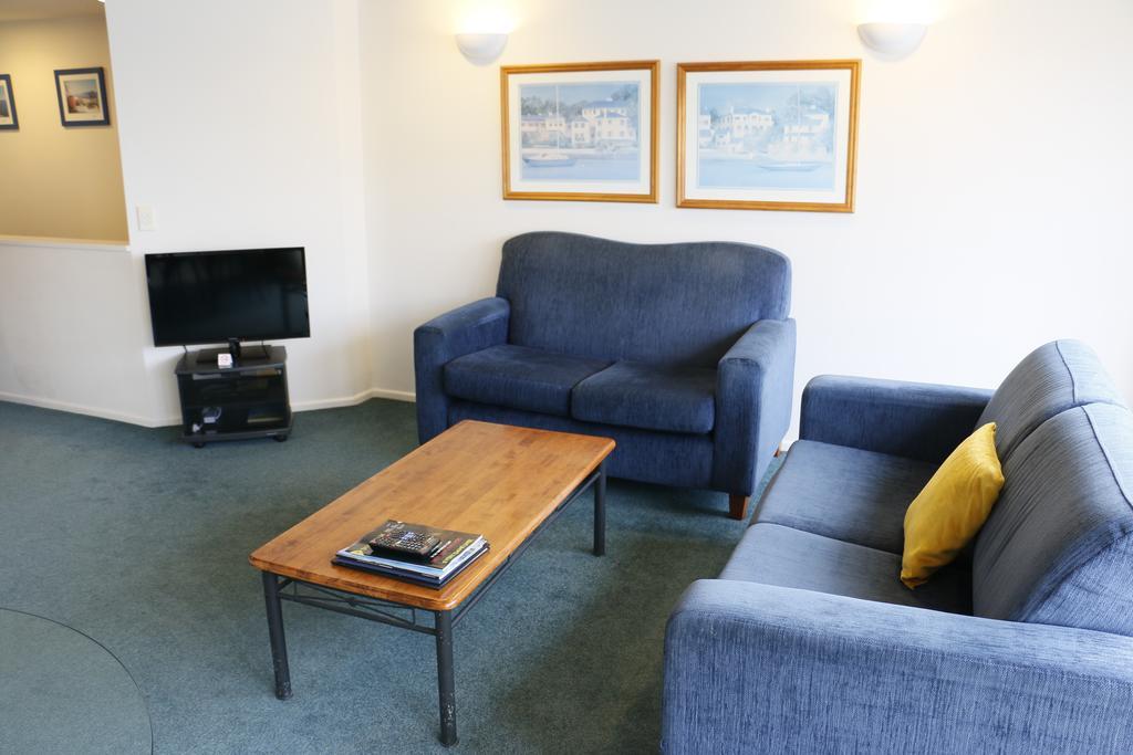 Lakefront Apartments,18 Esplanade Road Aparthotel