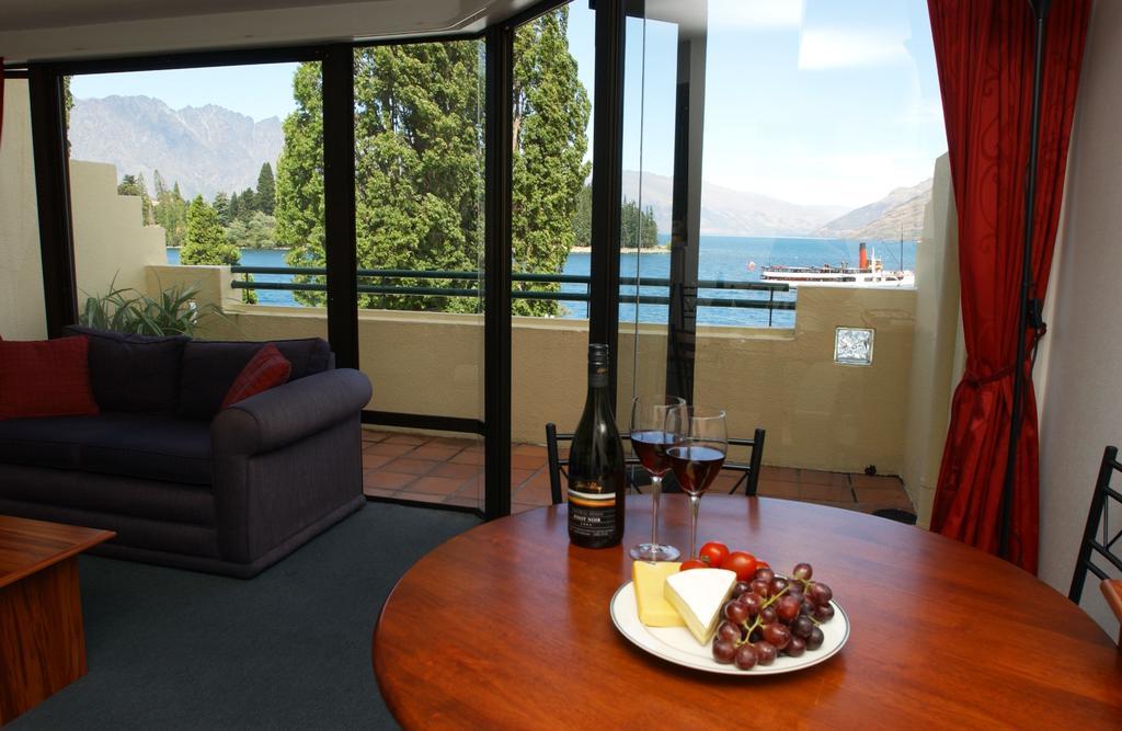 Aparthotel Lakefront Apartments,18 Esplanade Road