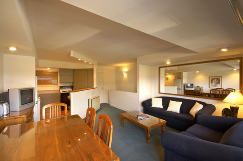 Lakefront Apartments,18 Esplanade Road Aparthotel