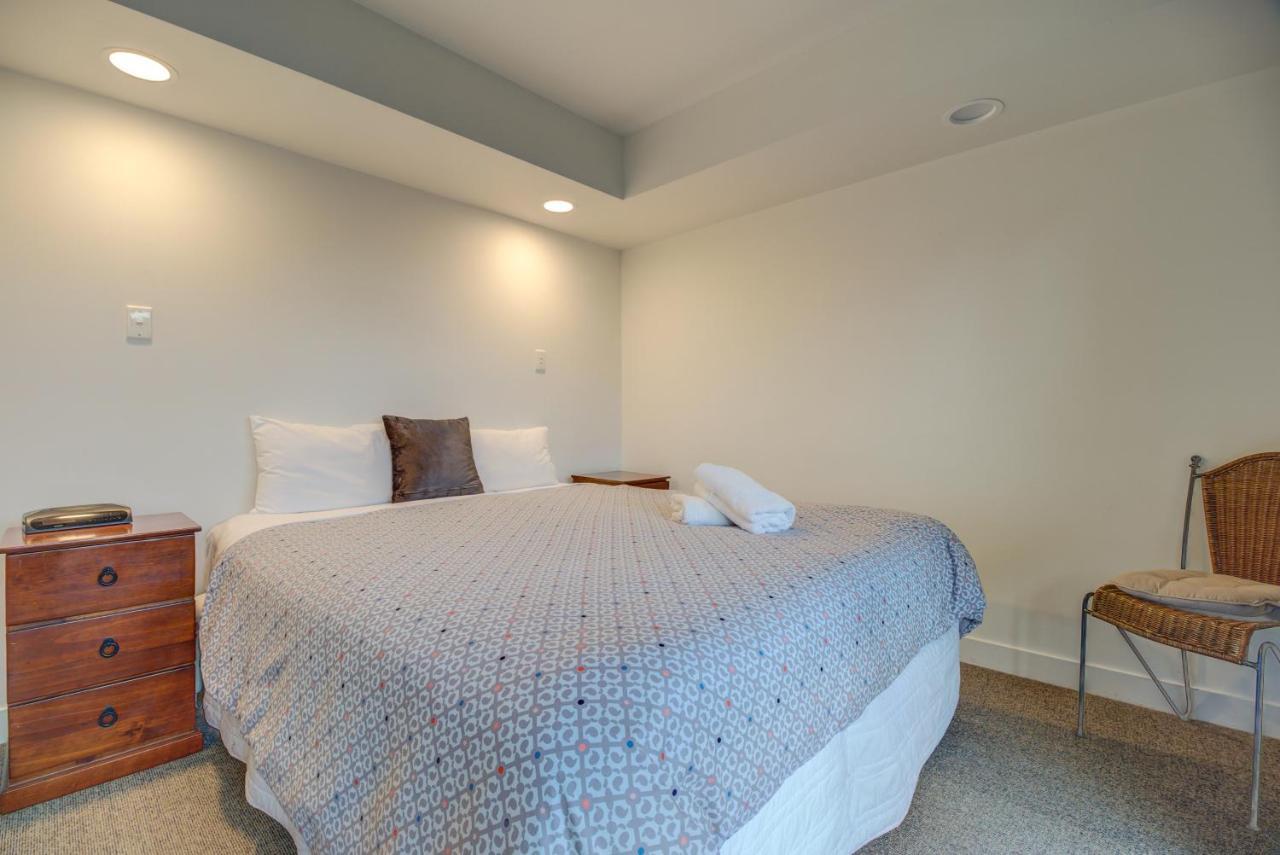 Aparthotel Lakefront Apartments,18 Esplanade Road