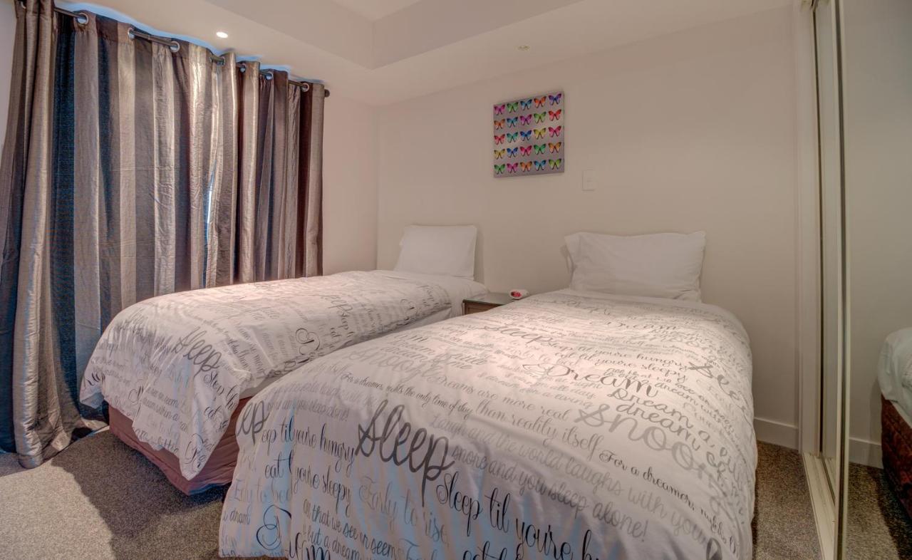 Lakefront Apartments,18 Esplanade Road Aparthotel