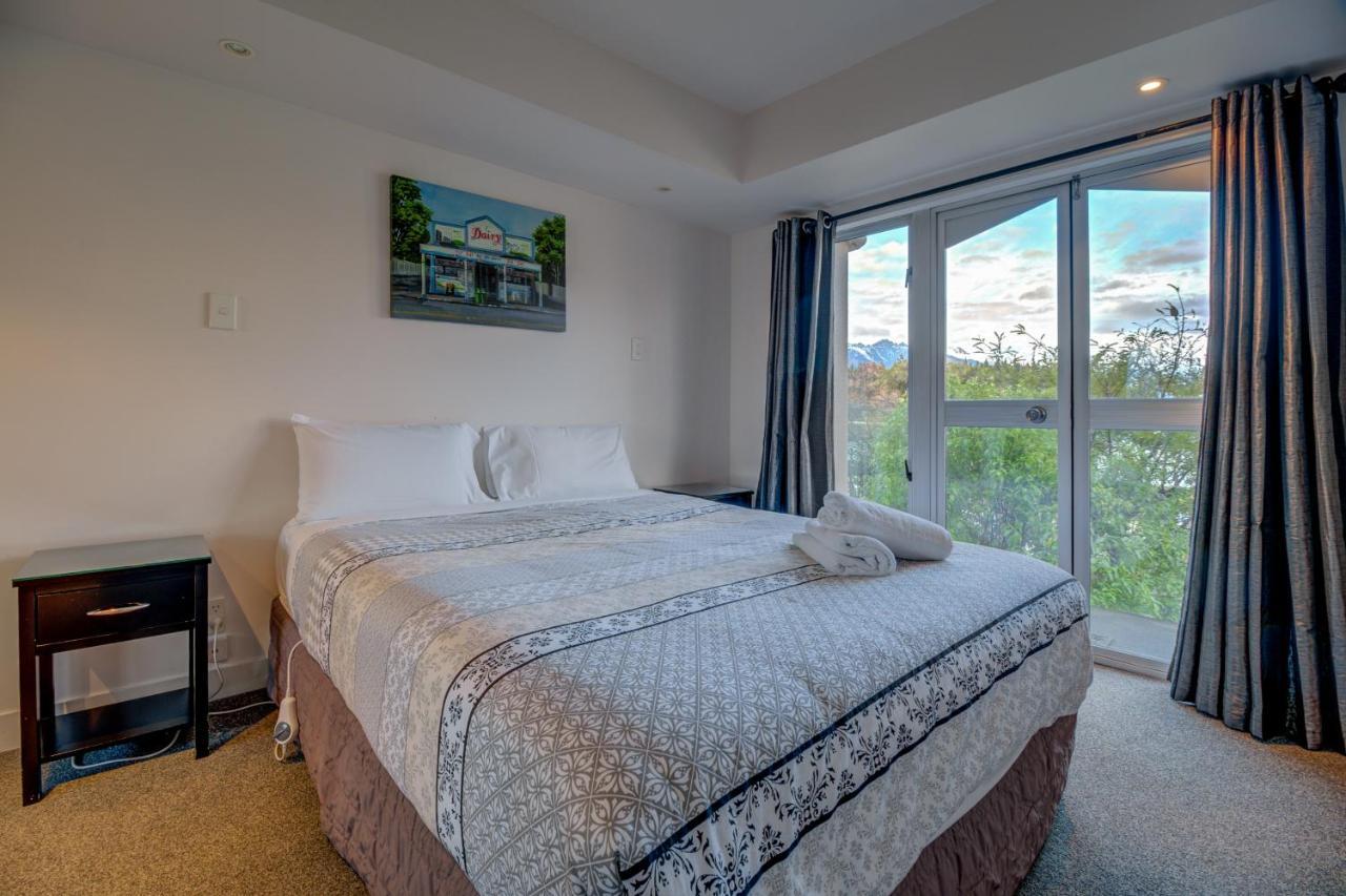 Lakefront Apartments,18 Esplanade Road Aparthotel