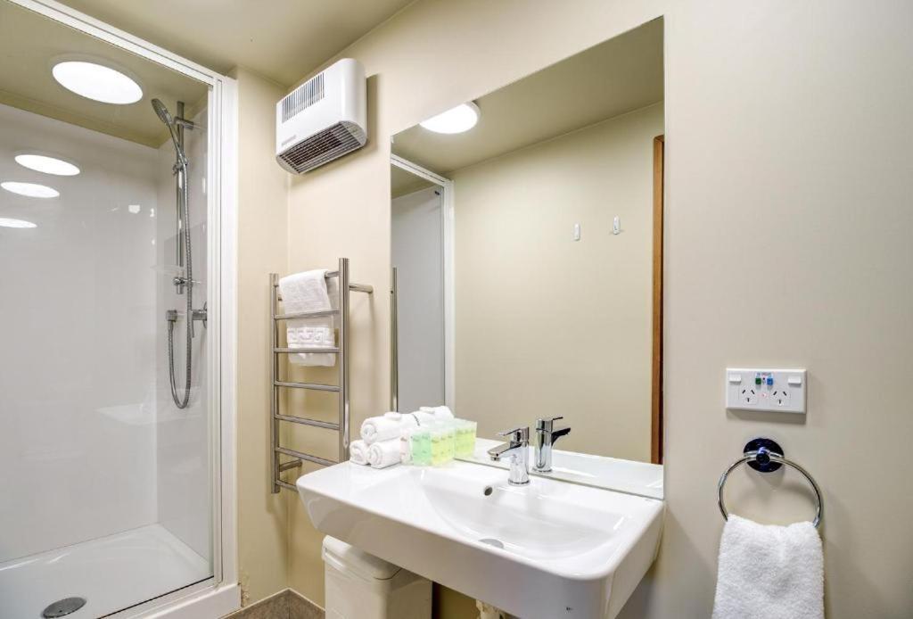Lakefront Apartments,18 Esplanade Road Aparthotel Queenstown